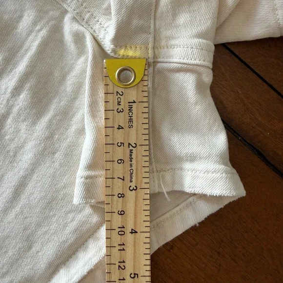 NWT American Eagle Women 2 Relaxed Denim Shorts Super High Rise Cream Off White - Picture 8 of 8